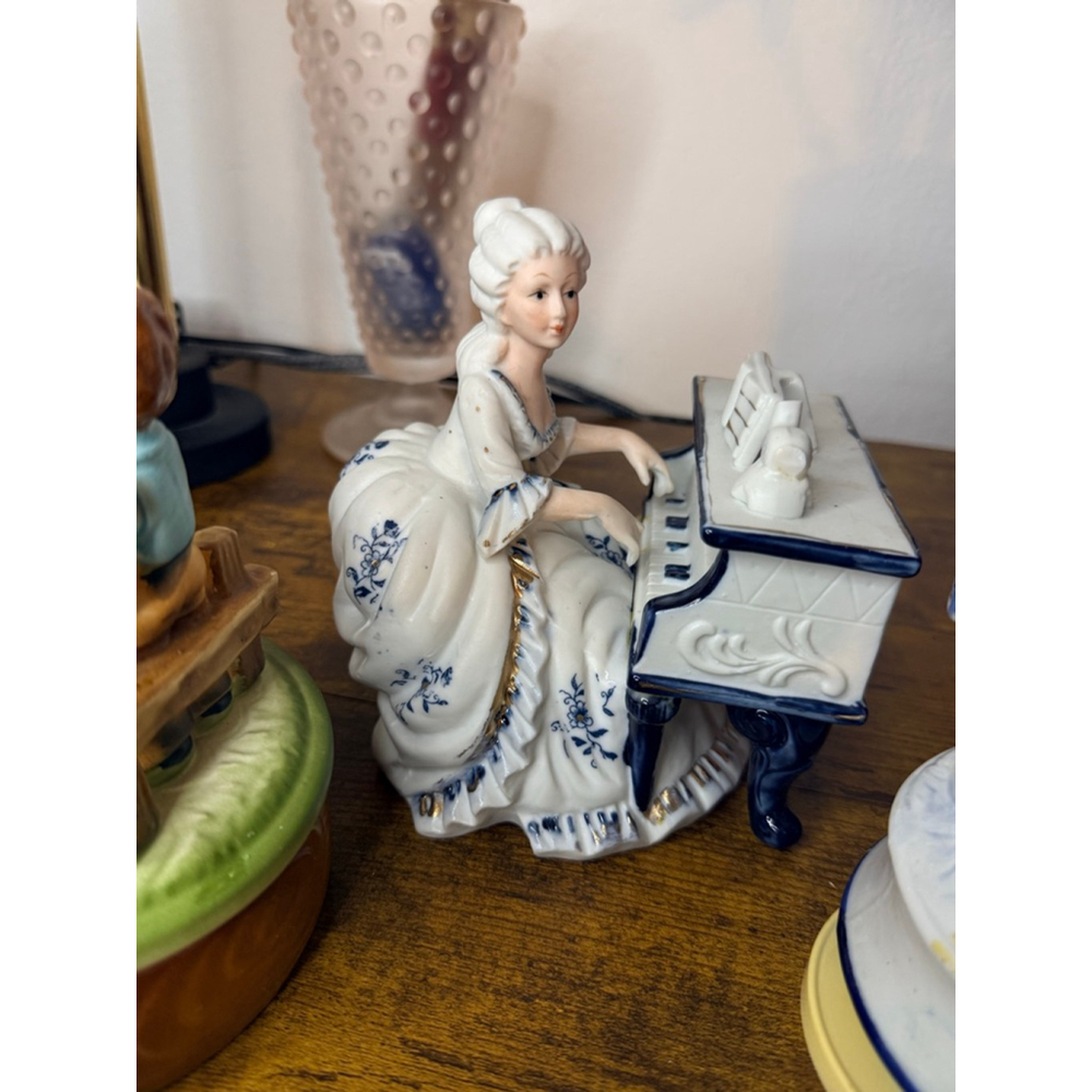 Vintage wind up musical Man woman piano boy girl baby 5 pieces 4 musical - Picture 13 of 16